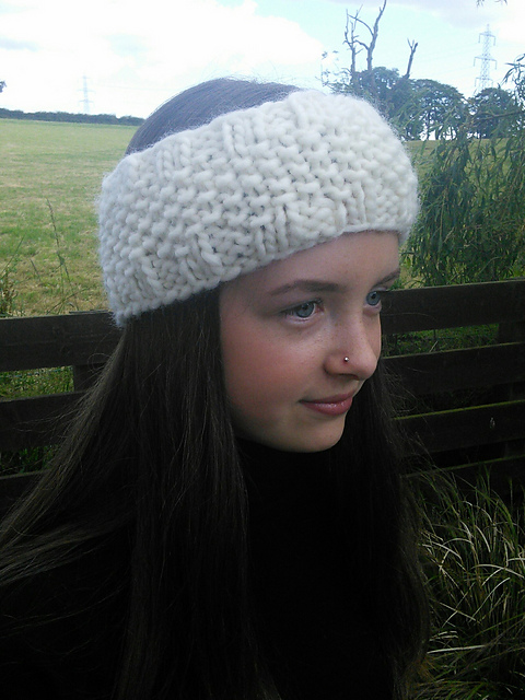 Cosy seed stitch headband