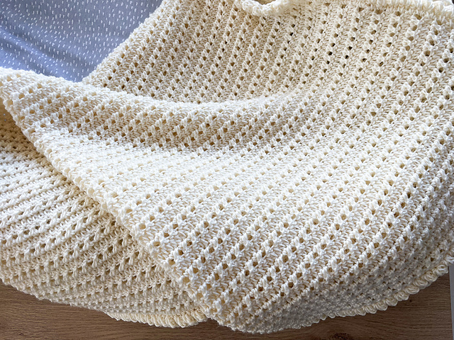 Baby Blanket with Twisted DC Details