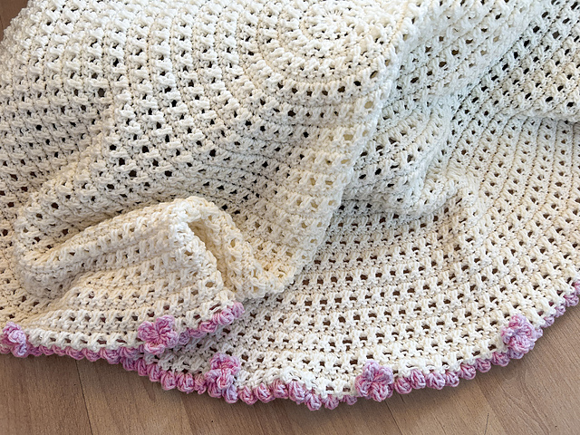 Round Baby Blanket with Flowers