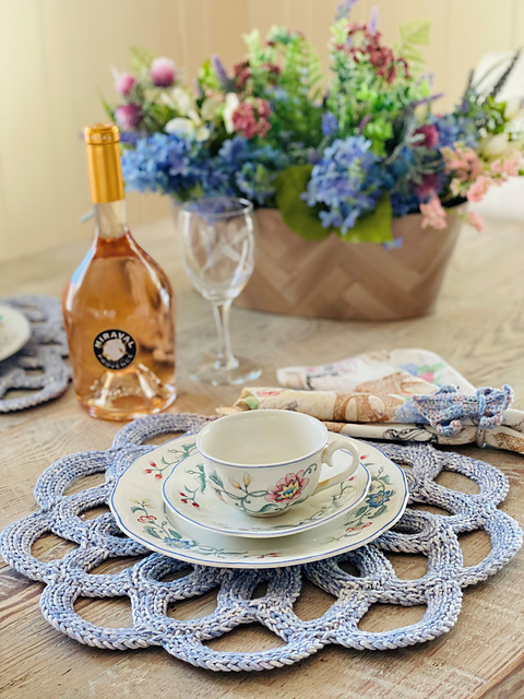 Paques table set