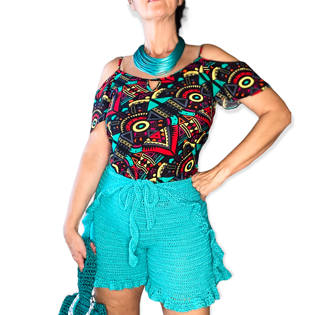 Envelope shorts with ruffles
