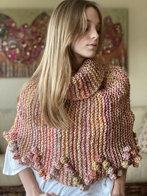 Bobble capelet
