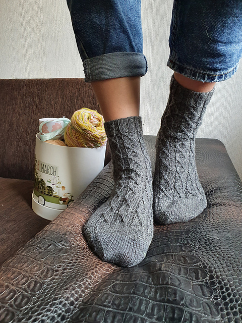 Casual cable knit socks