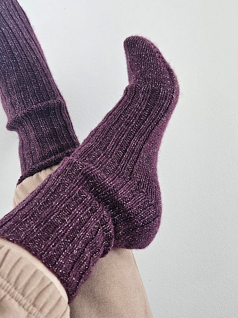 Ribbed comfort socks