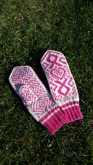 PinkRibbon Mittens