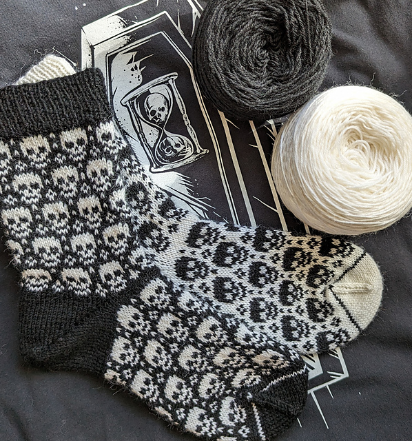 Ravelry: Memento pattern by Conor of CallingForOrpheus