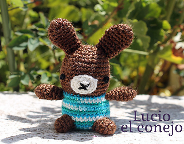 Lucio, el conejo amigurumi