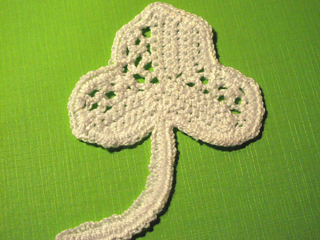 Ravelry: 3 Lobed Leaf pattern by Camelia Shanahan