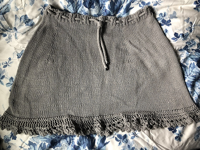 Comfortable Skirt with Lace Edging