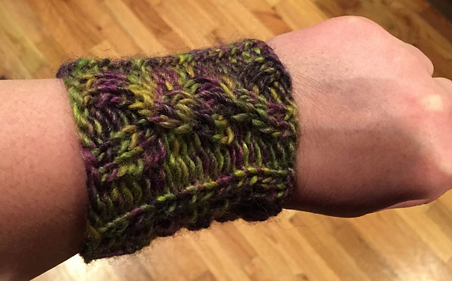 Easy Cabled Gauntlets