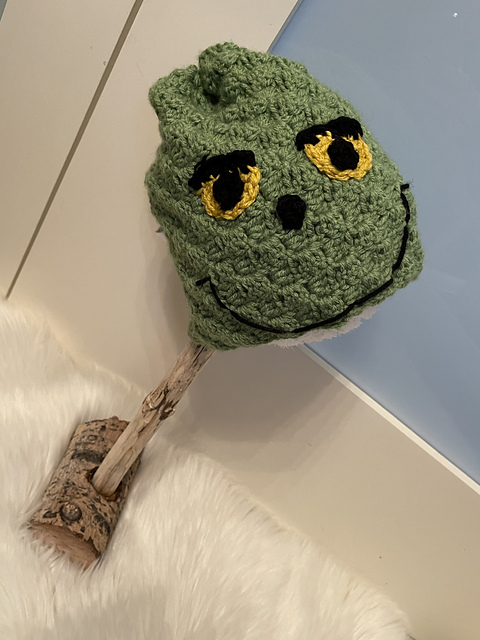 Grinch Toque Corner to Corner