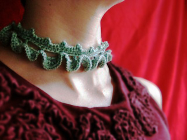 Ravelry: Frill Trim Choker pattern by Christy Lutz