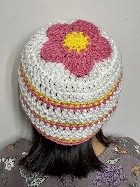 5-petal daisy beanie