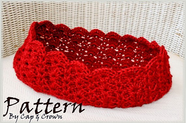 Lacy Shells Egg Bowl