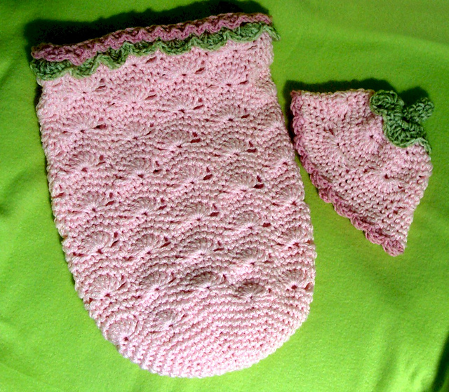 680 Wavy Shell Cocoon and Beanie