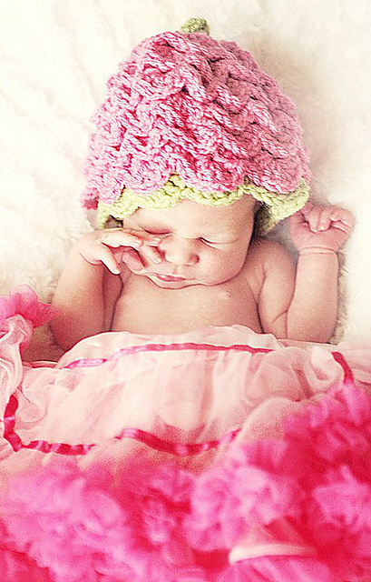 421 Pretty Petal Beanie, Booties, and Diaper Cover