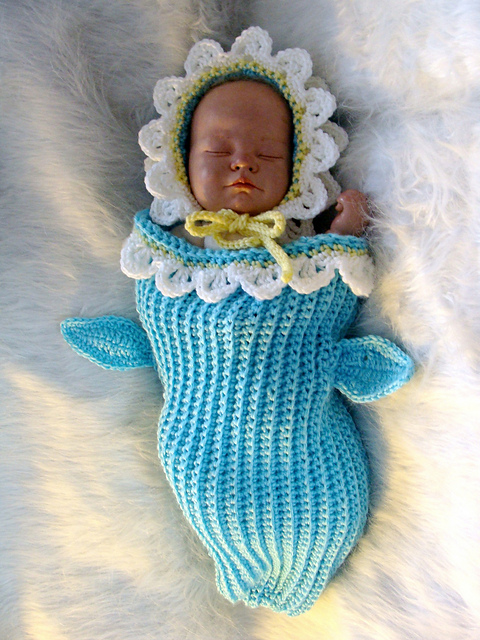 644 Daisy Cocoon and Bonnet