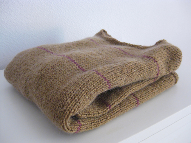 # 07 Pulli mit schmalen Streifen