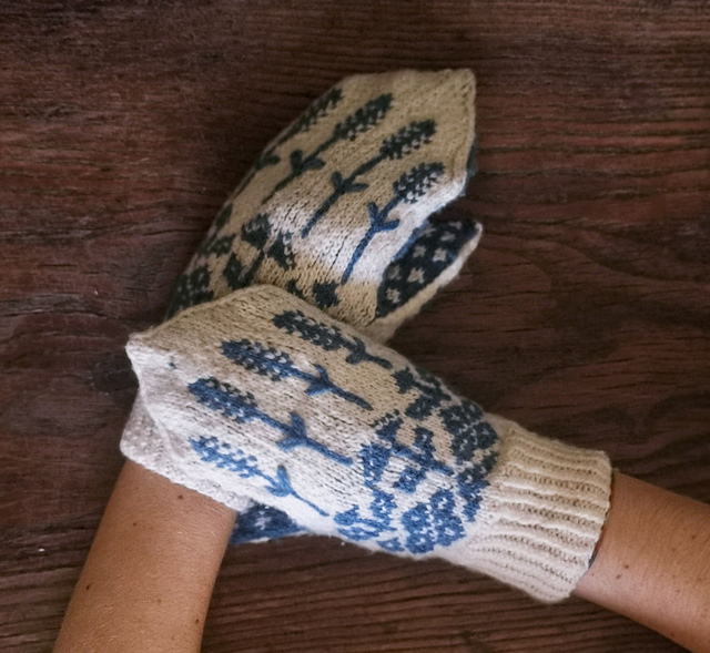 Frozen flower mittons