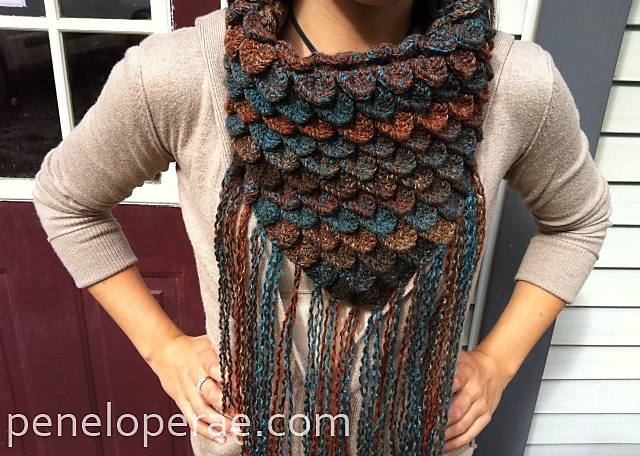 Crocodile-Stitch Cowl