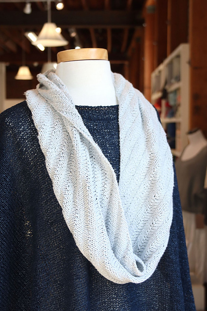 Diagonally Striped Cowl No. 1 dup