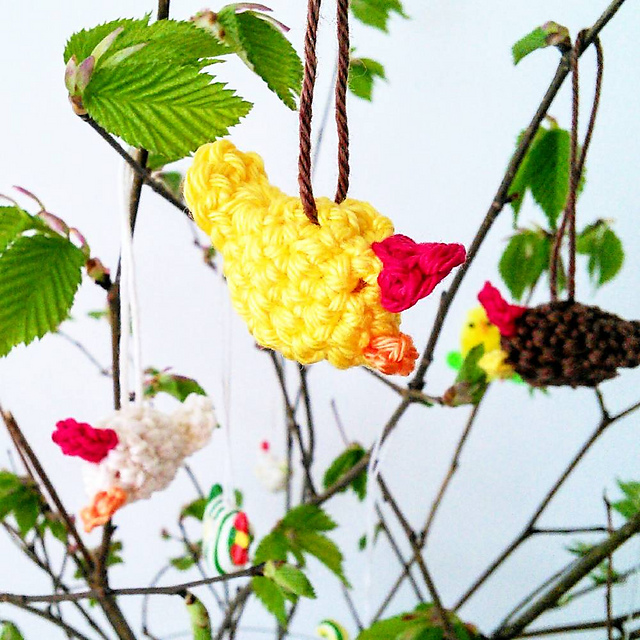 Tiny Hen Easter Ornament
