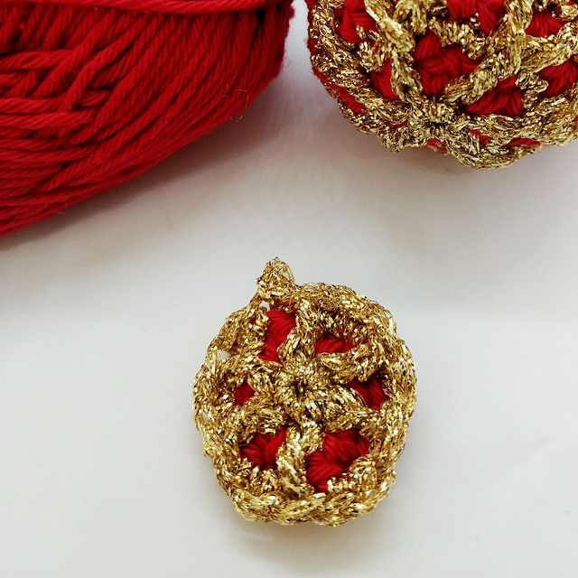Quick and glitzy bauble