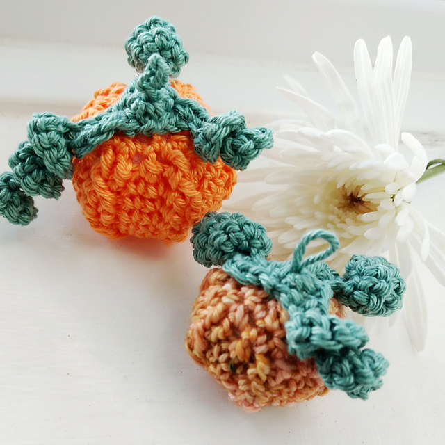 Mini pumpkin with cables