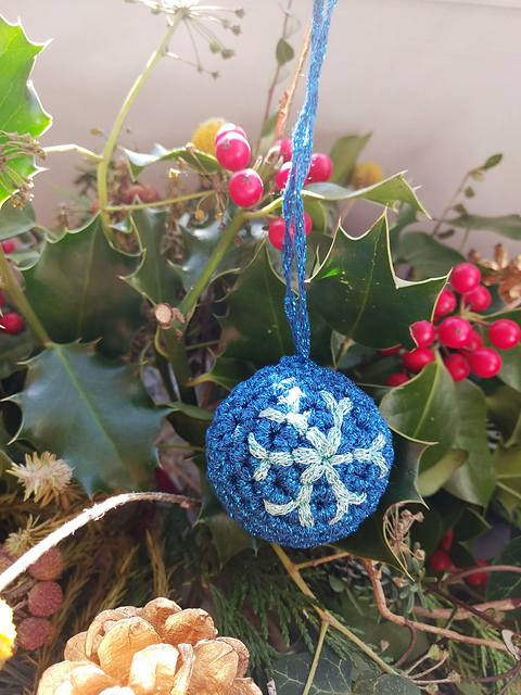 Simply Snowflake Bauble