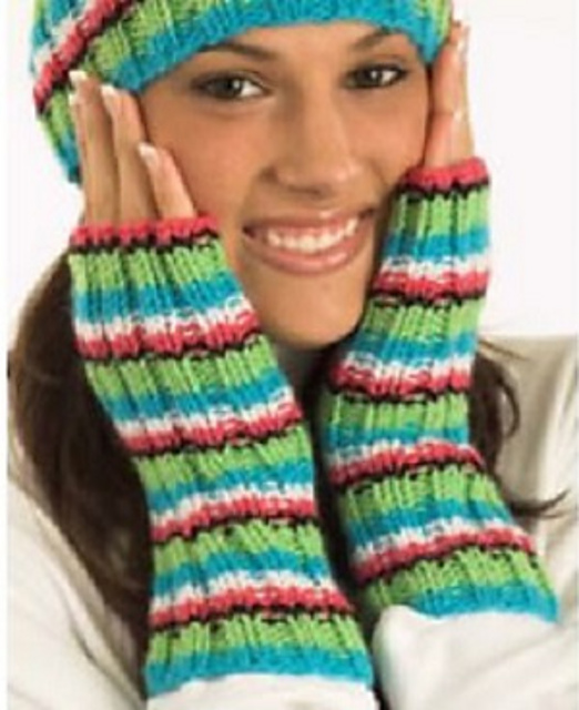 Encore Worsted Ribbed Fingerless Gloves