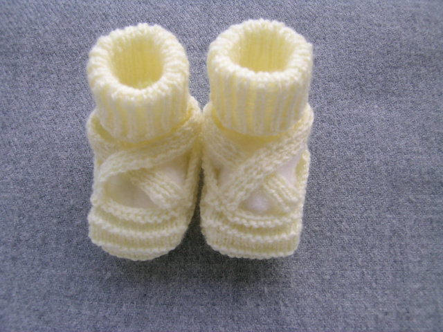 chaussons en PAPOTAGES  (layette bleue)