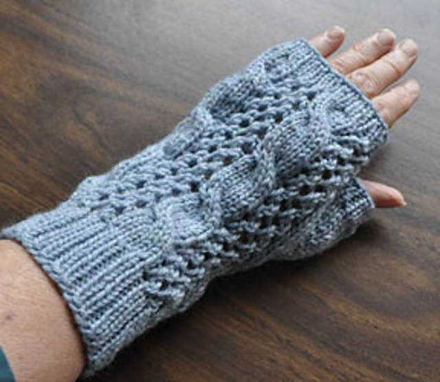 Cables 'n Lace Mitts (DK)