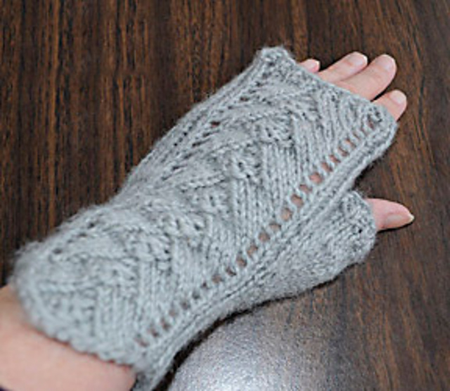 Pyramid Lace Fingerless Gloves