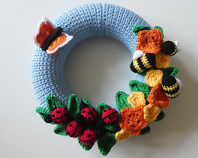 Bees'n'Bugs'n'Butterflies Wreath
