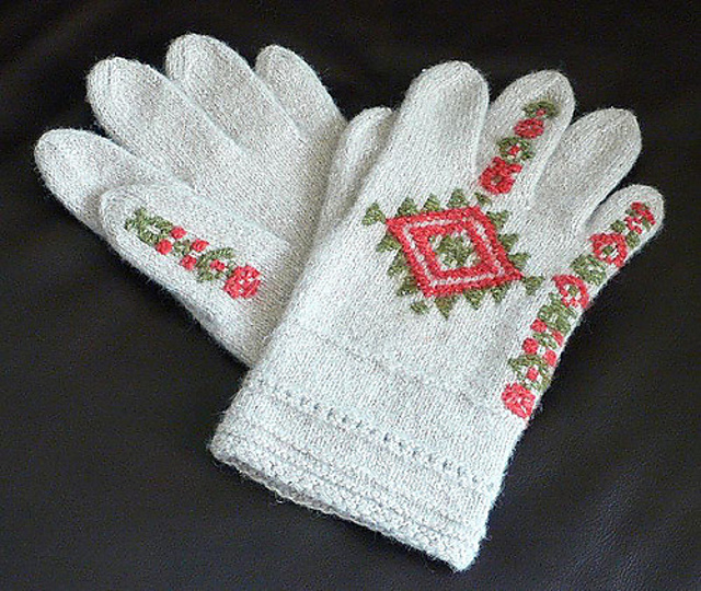 Aino's Gloves