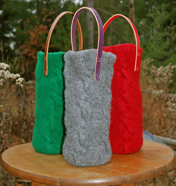 Cabled Sides Wine Cozy
