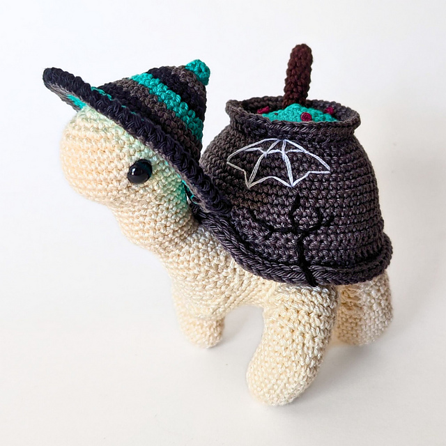 Sammie the Turtle Cauldron Shell