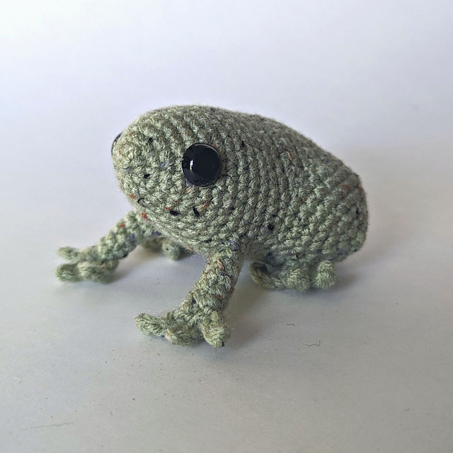 Ravelry Fin the Frog pattern by Chanel Beauchamp