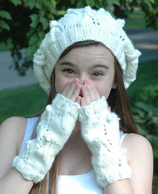 Wonderland Mitts