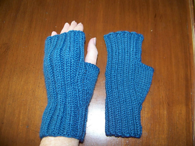 Easy-Fit Ribbed Fingerless Mitts