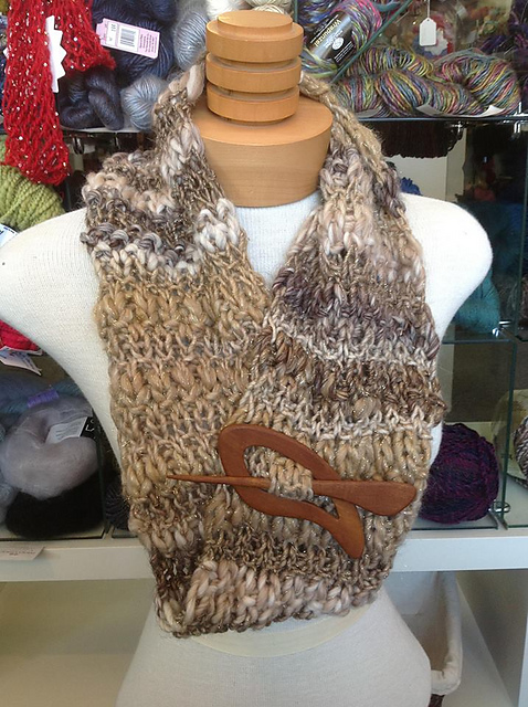 Black Pug Knits Brio Cowl