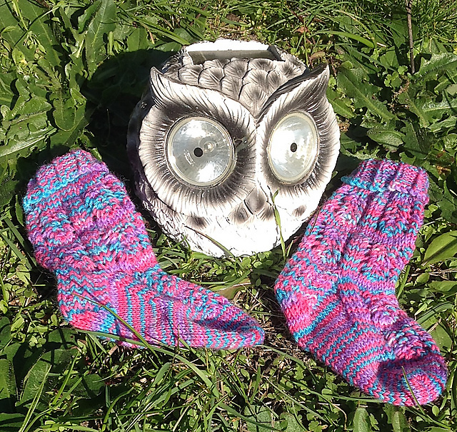 Mini Socke mit Löchern