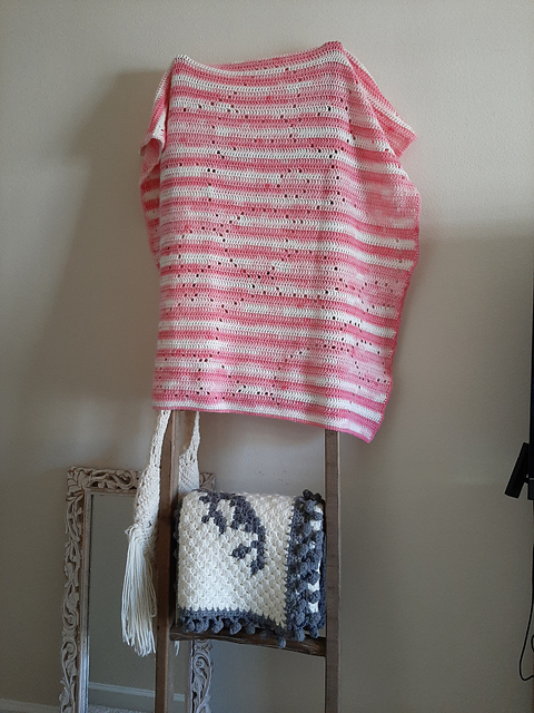 Geometric Interlocking Circles Baby Blanket