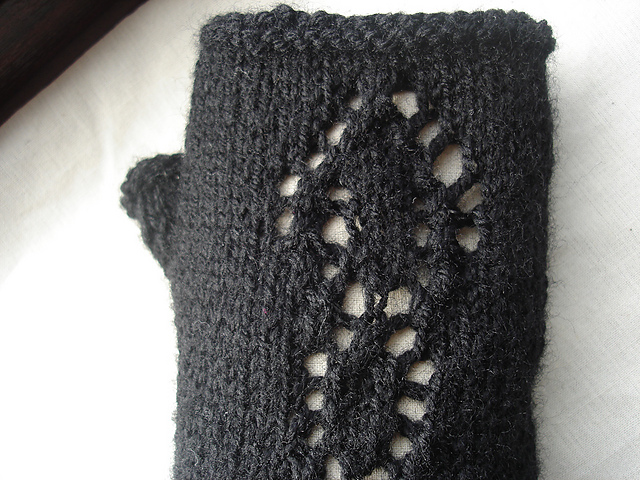 Serpent Mittens
