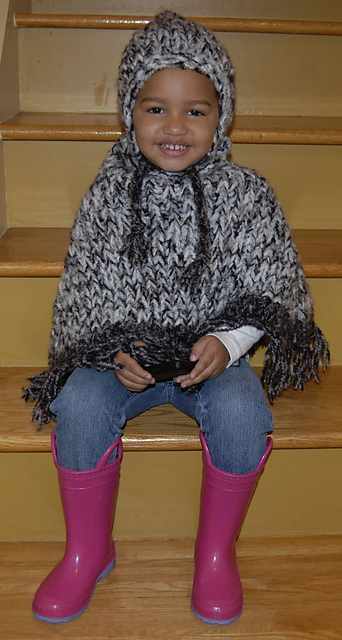 231 - Mini poncho, bonnet et moufles