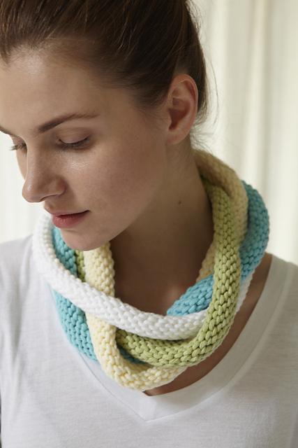 looped necklace