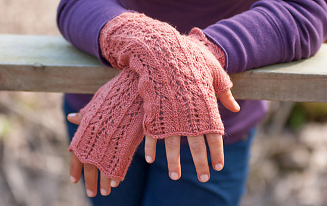 Digitalis Mitts in Soft Linen