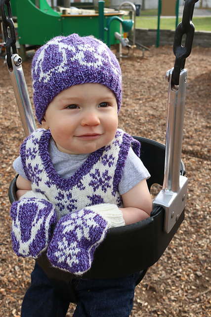 Snowy Penguin Mitts