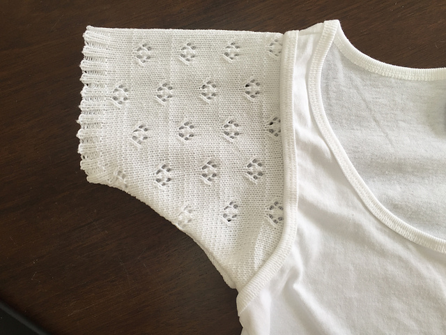 Attach lacy sleeves to fabric