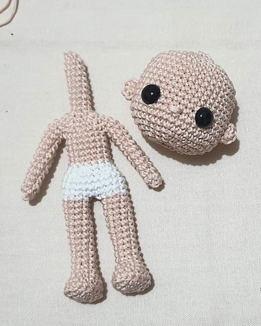 PAPER KNIT MULTIボタンCHIBIベスト ホワイト_FREE Chibi Vox: Crochet pattern | Ribblr
